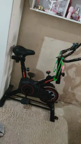 Bicicleta ergométrica ótimo estado  sem muitas marca de uso 