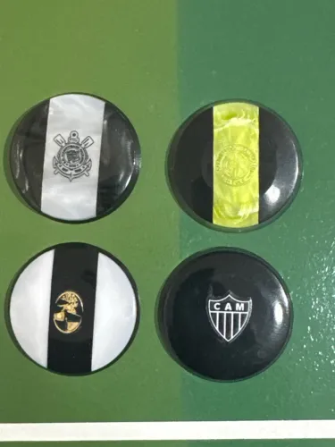 4 JOGADORES FUTEBOL DE BOTÃO MESA. 