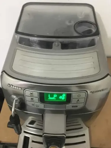 Cafeteira Saeco Intellia Evo para café em grãos