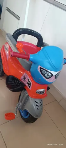 Triciclo menino