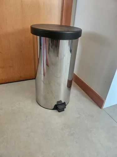 Lixeira Inox Tramontina 20L com Pedal (Seminova) - Retirada em Itapuã