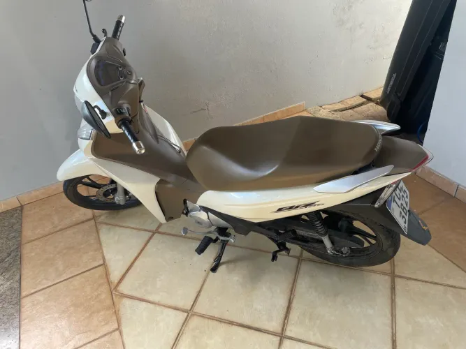 Honda biz branca flex 2024, 11000 km