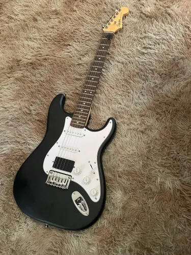 Guitarra Stratocaster  Fender Preta  - Excelente Estado | Som Versátil e Visual Moderno