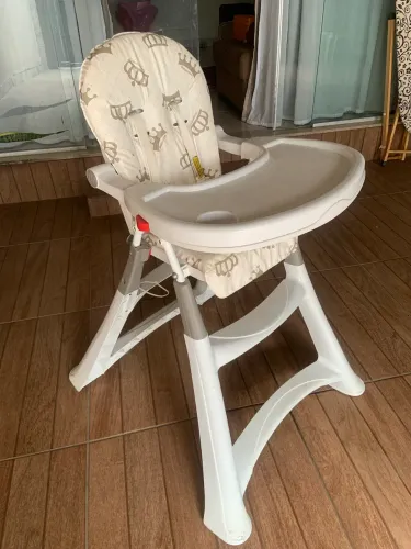 Vende-se cadeirinha de alimentação para bebê