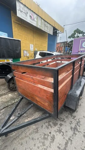 Carrocinha 2eixos usada 4 vezes toda em dias baixei pra vender logo 