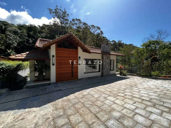 Casa em Condomínio à venda, 4 quartos, 2 suítes, 8 vagas, Comary - Teresópolis/RJ