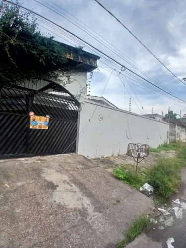 Casa 3 Dormitórios, 450m2. Planalto. Campos Elíseos.