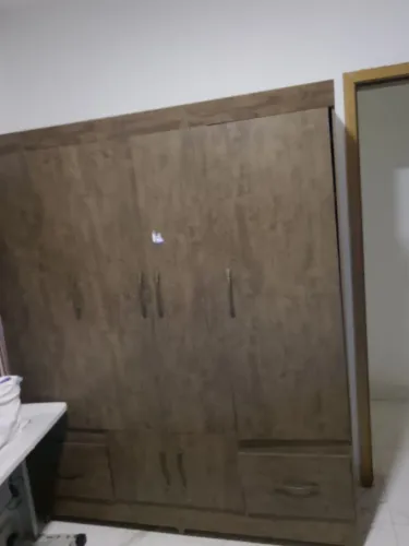 Vende se um guarda roupa para solteiro