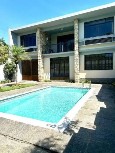 Jardim Oceânico | Casa 4 quartos, sendo 3 suites