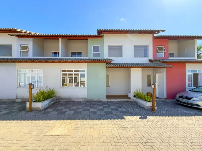 Casa com 3 quartos para alugar, 112 m² por R$ 4.350/mês, incluso taxa condominial - Mangui