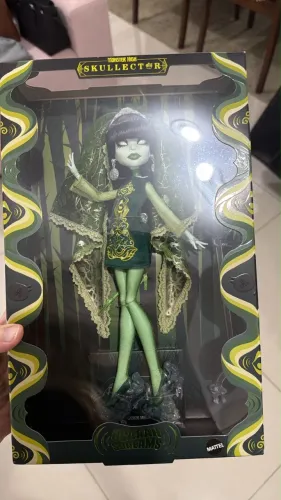 Monster High Scarah screams skullector