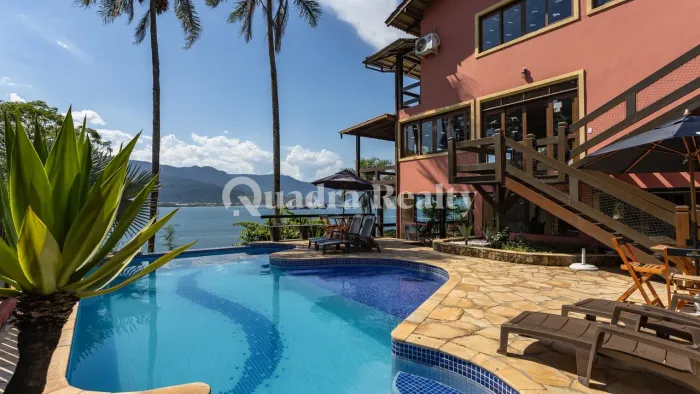 Pousada com vista privilegiada em Ilhabela
