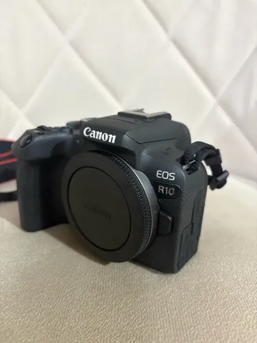 Câmera Cânon R10 (Corpo)