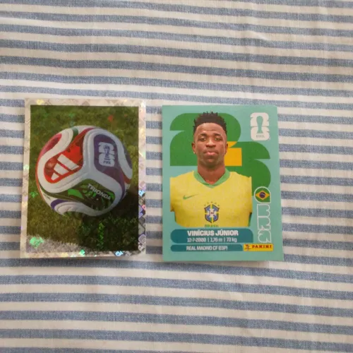 Figurinha da Bola e Vini Jr