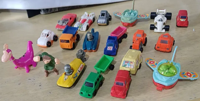 Lote Kinder Ovo Antigo Anos 90 e 2000 , 26 Itens (aproximado)