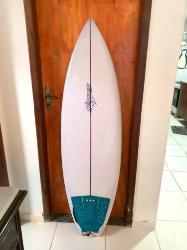 Prancha de Surf Hennek Trekinho 5.6 seminova 