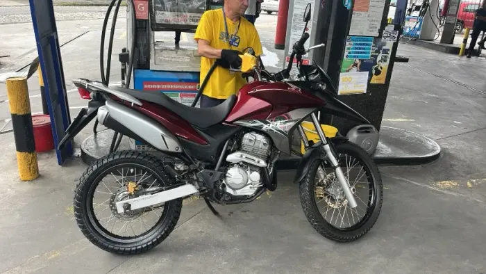 Vende-se XRE - chama no privado