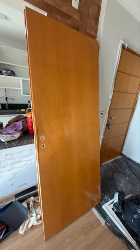 Porta madeira tauari