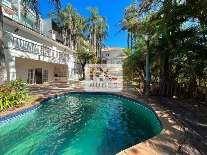 Casa com área total de 1050m², 04 Suítes e 06 Vagas, no Bairro Santa Lúcia - Belo Horizont