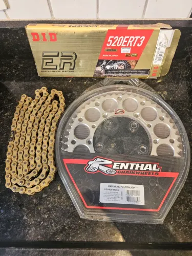 Kit Coroa Renthal 52 dentes e Corrente Did Gold para kawasaki kx