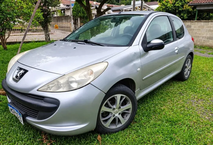 Peugeot 207 XR 1.4 Flex 8V 3P 2009