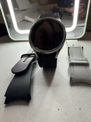 Samsung Galaxy Watch6 Classic 43 mm em perfeito estado + caixa e 2 pulseiras extras