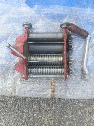Máquina de macarrão ferro fundido em ótimo estado completa so precisa de limpeza nada que
