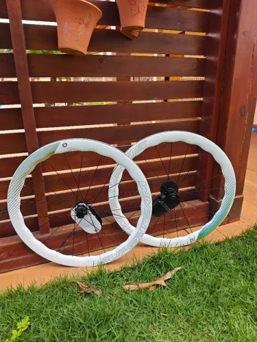 Rodas de Carbono Superteam para Road/Speed (Brancas)