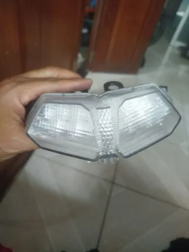 LANTERNA TRASEIRA DA FAZE 250 ORIGINAL .