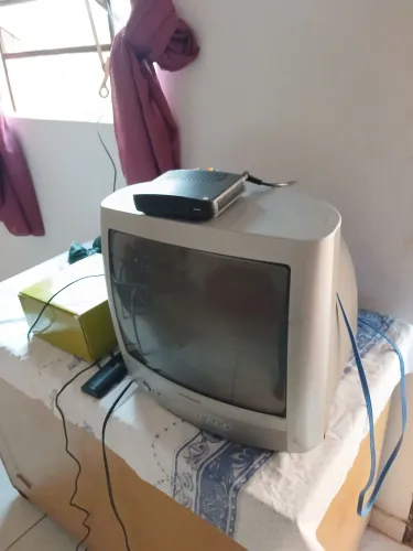 Tv 14 polegadas com conversor e antena