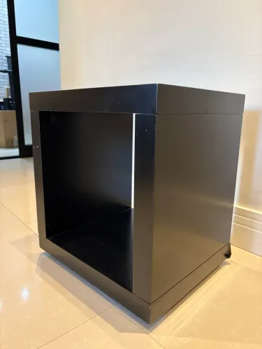 Móvel TokStok preto 50x46x38 com rodinhas 