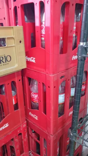 Caixa + vasilhame Coca cola Retornável