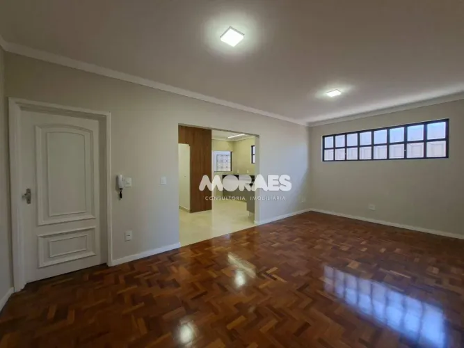 Casa com 3 quartos, 280 m² - venda por R$ 1.400.000 ou aluguel por R$ 7.000/mês - Jardim E