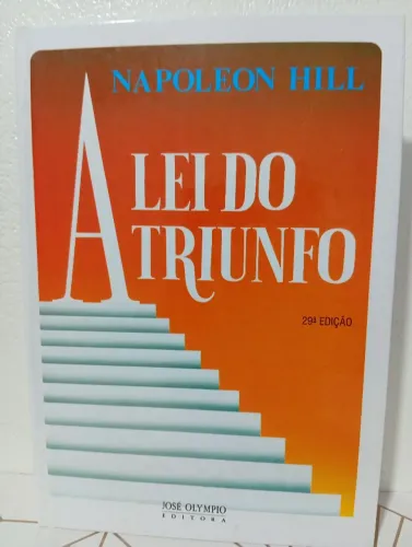 Livro A Lei do Triunfo - Napoleon Hill - Seminovo capa dura 