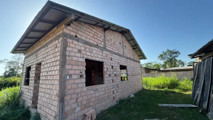 VENDE-SE CASA EM CONSTRUÇÃO