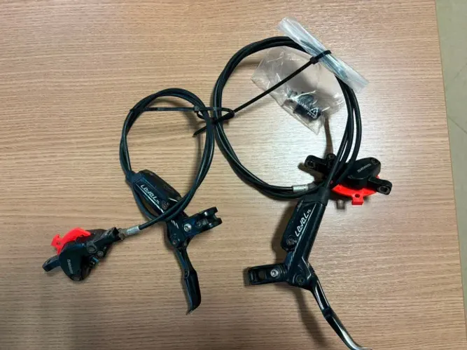 Excelente par de freios SRAM Level TL por apenas R$ 600,00