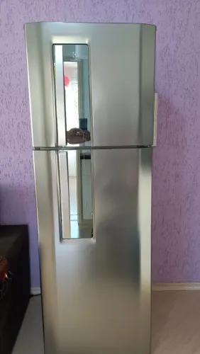 Geladeira Inox Frost-free com DEFEITO 