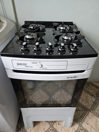 Fogão / Máquina de lavar roupas / Micro-ondas