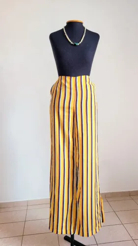 Calça Feminina Amarela com Listras e Fenda na Barra, Veste 38, Nova
