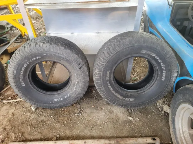 Pneu bf goodrich all terrain 33 x 12.50 r15 lt