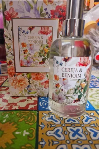 Perfume cereja e benjoim