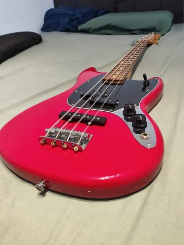 Baixo fender mustang