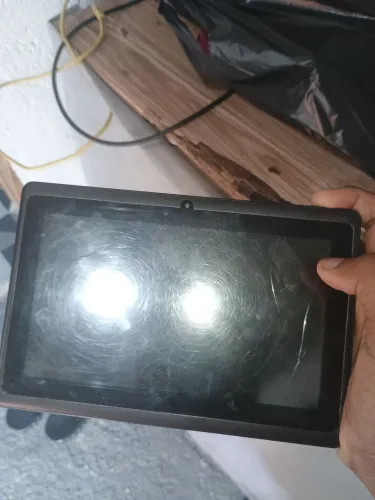 Vendo tablet pra tirar peças mas ele está funcionando perfeitamente e a tela metade ruim 