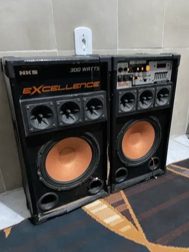 Par de Caixas de Som NKS Excellence 300W - Força e Qualidade (Oportunidade!)