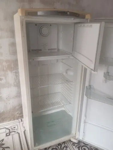 Geladeira Frost free gelando muito top nunca mexida toda origem vale apenas conferir