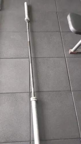 Barra olímpica preta Universo Fitness 