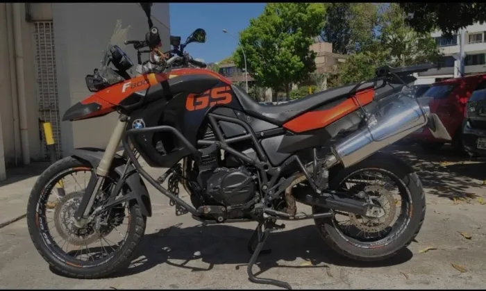 Vendo GS 800 2012 Laranja 80.100 Km R$36.000,00.