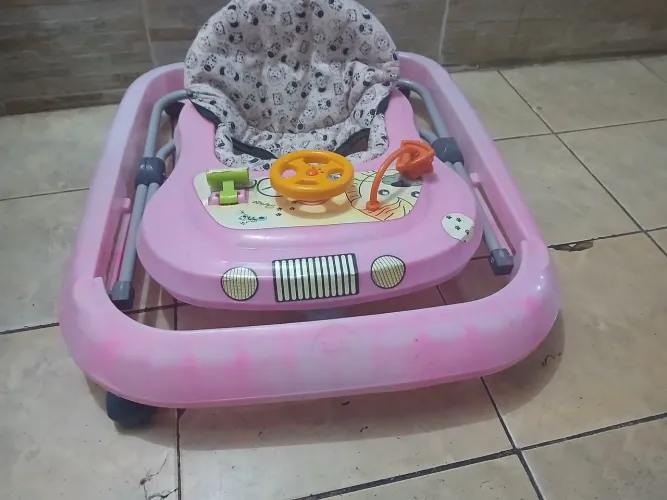 Andador musical rosa