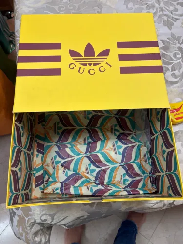 Caixa Gucci edição especial Adidas - 36x28cm