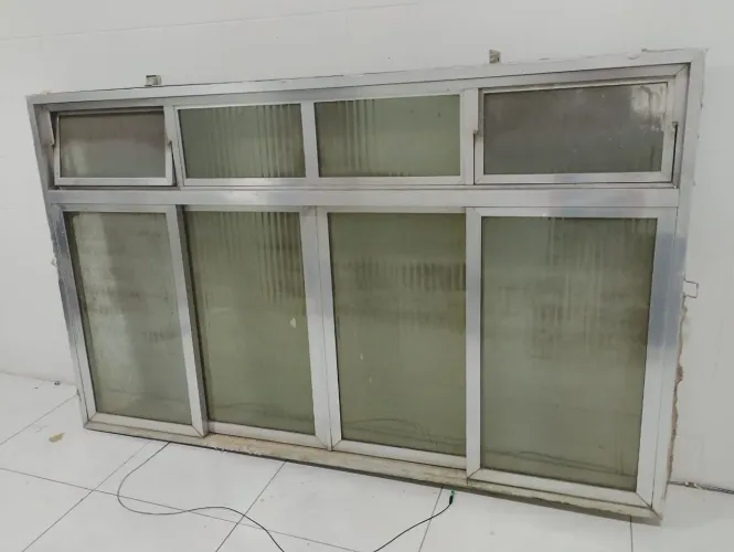 Janela de alumínio com vidro <br>2.20mts<br>200.00